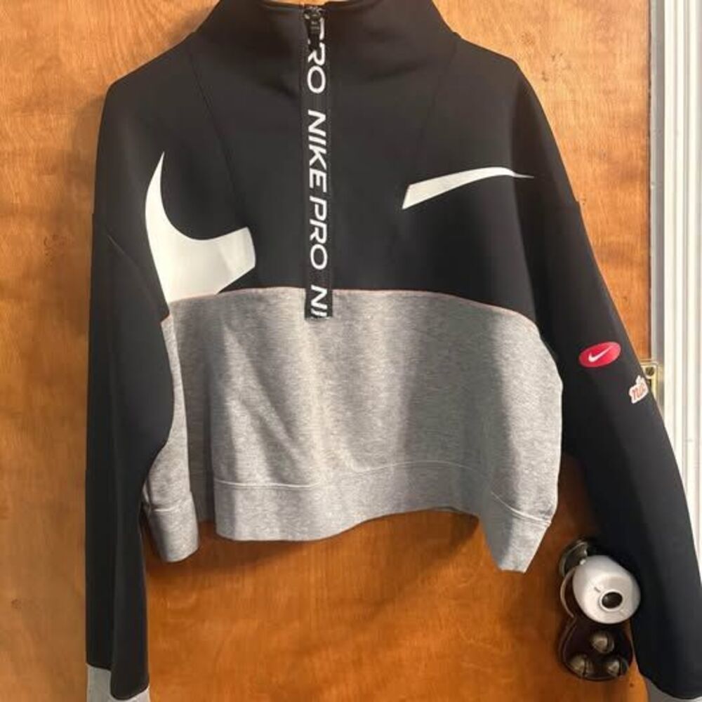 Nike Pro Drifit crop Fleece Half Zip Pull Over Top Women’s Large